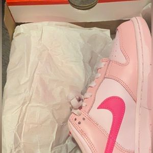 triple pink dunks size 5 gs